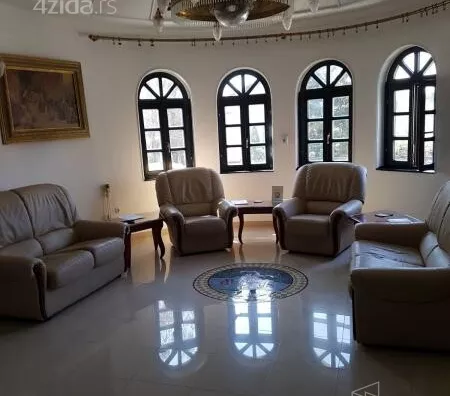 Poslovna zgrada | 4zida