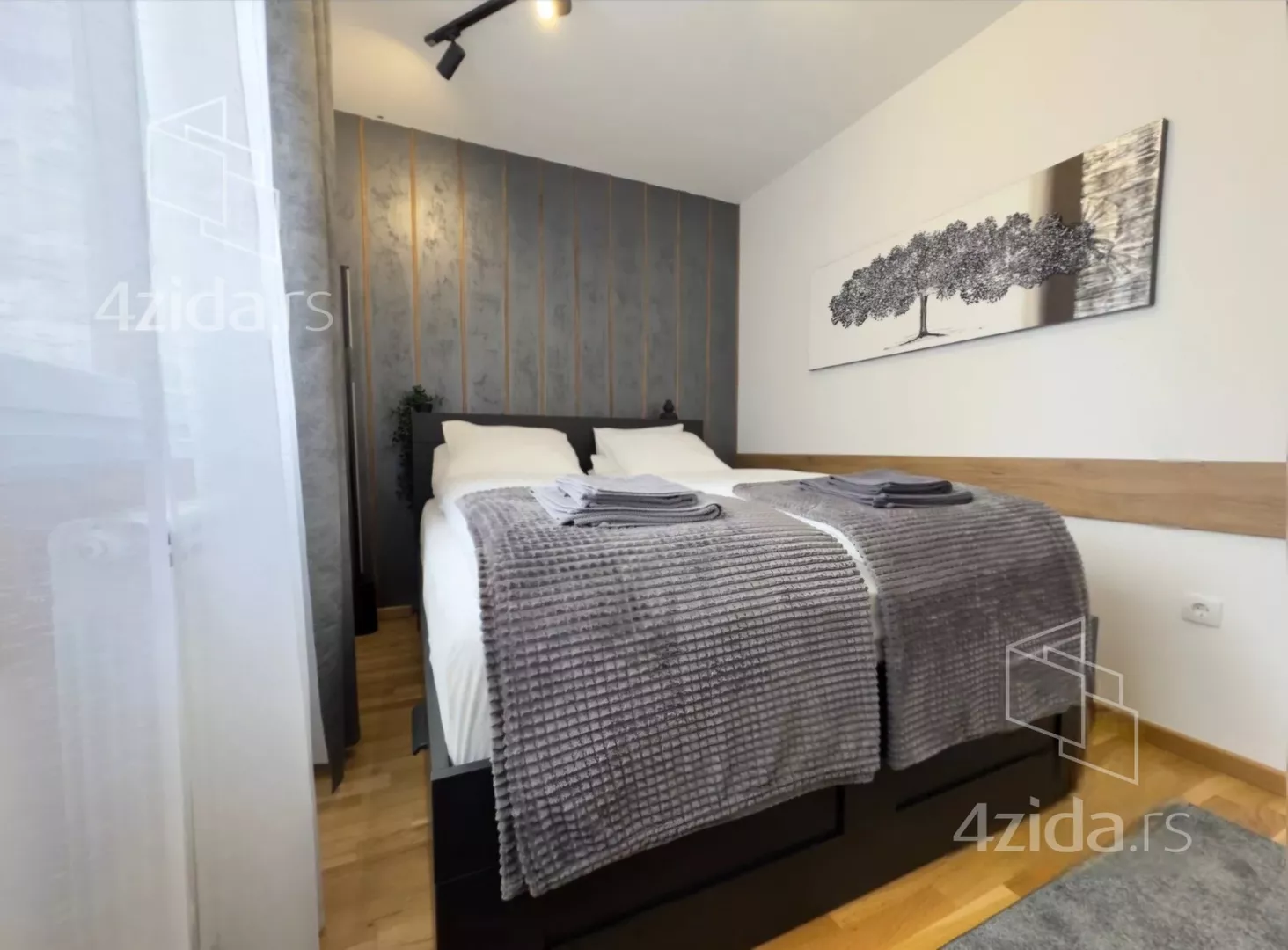 Troiposoban stan | 4zida