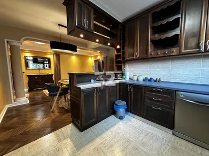 jovana marinovica | 4zida.rs