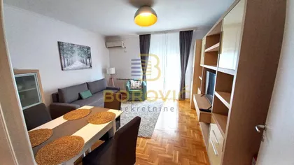 Vukov Spomenik | 4zida.rs