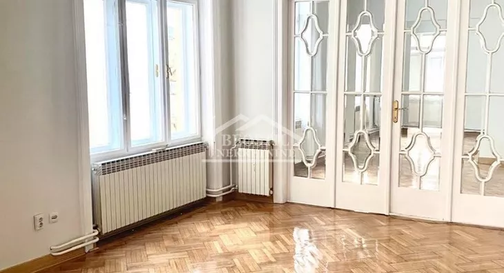 Šestoiposoban stan | 4zida