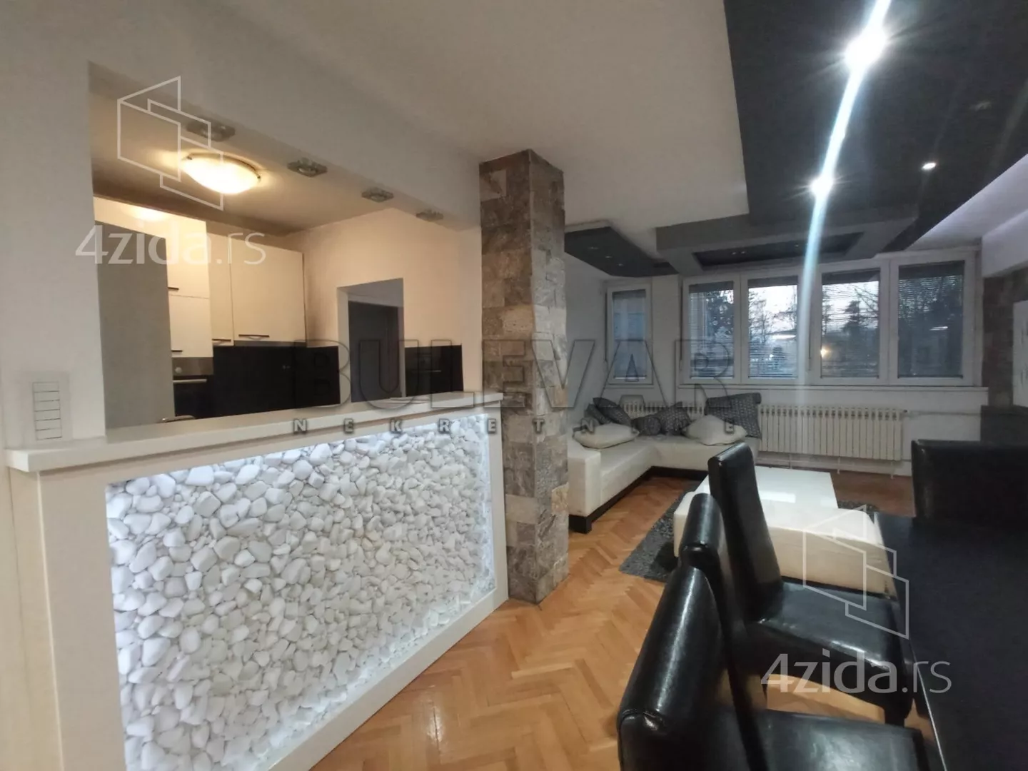 Troiposoban stan | 4zida