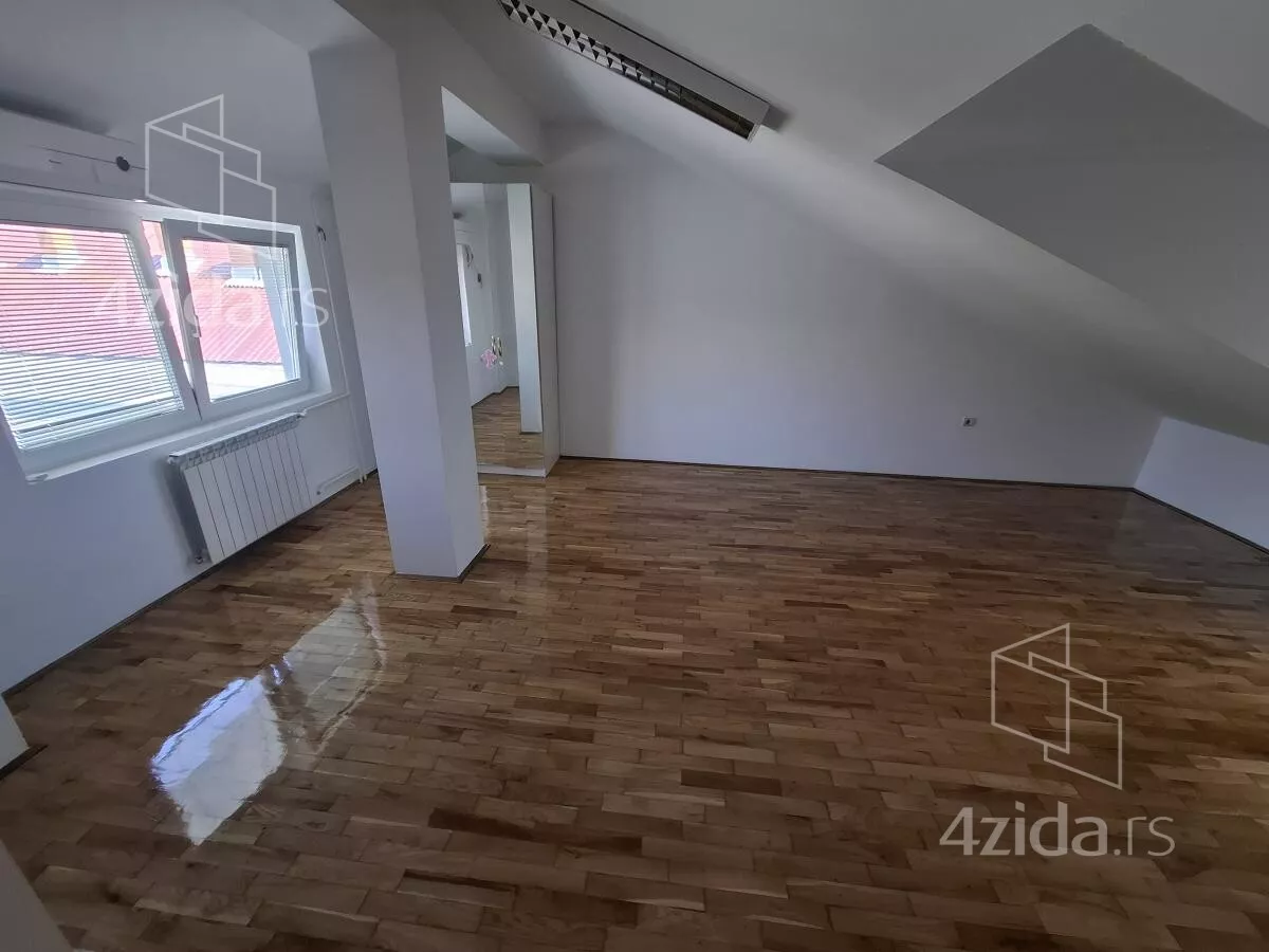Šestosoban stan | 4zida