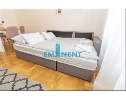 Gvozdićeva | 4zida.rs