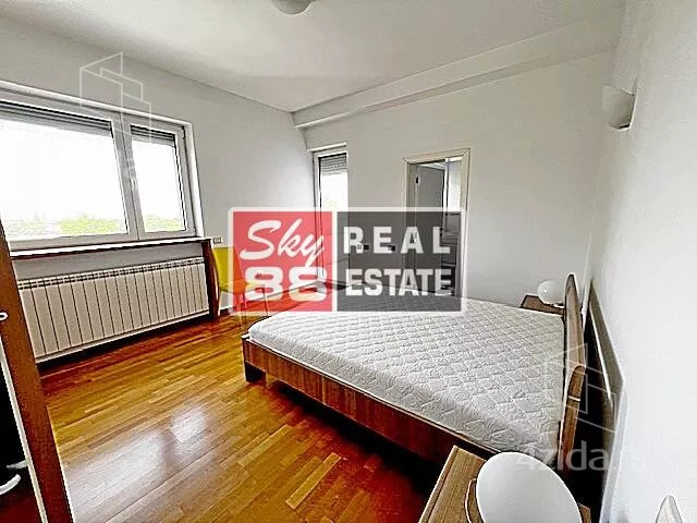 Četvoroiposoban stan | 4zida