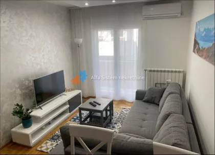 Vukov Spomenik | 4zida.rs