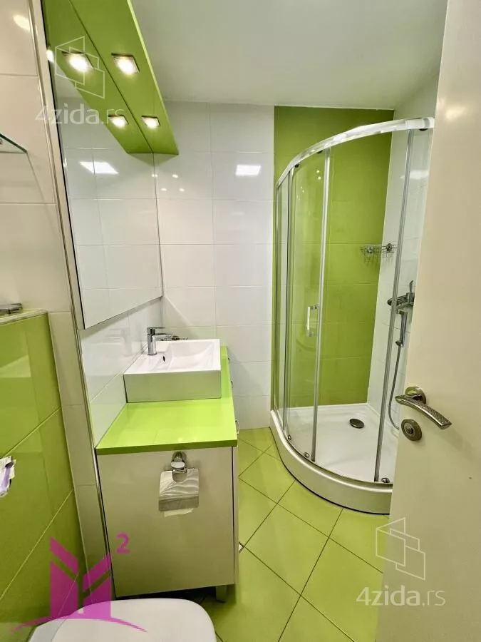 Četvoroiposoban stan | 4zida