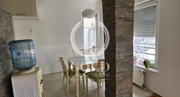 Šestosoban stan | 4zida