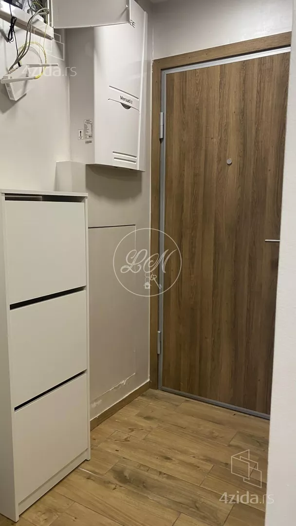 Šestoiposoban stan | 4zida