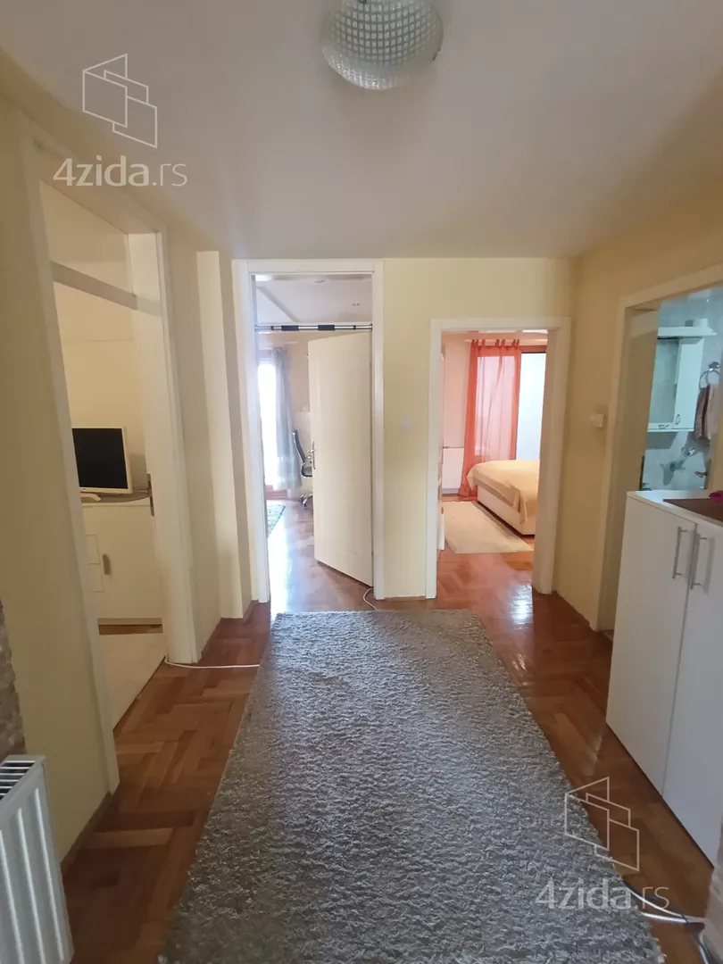 Troiposoban stan | 4zida