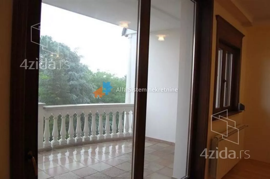 Šestosoban stan | 4zida