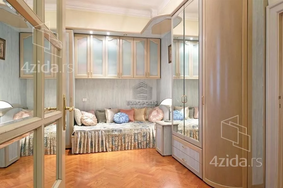 Petosoban stan | 4zida