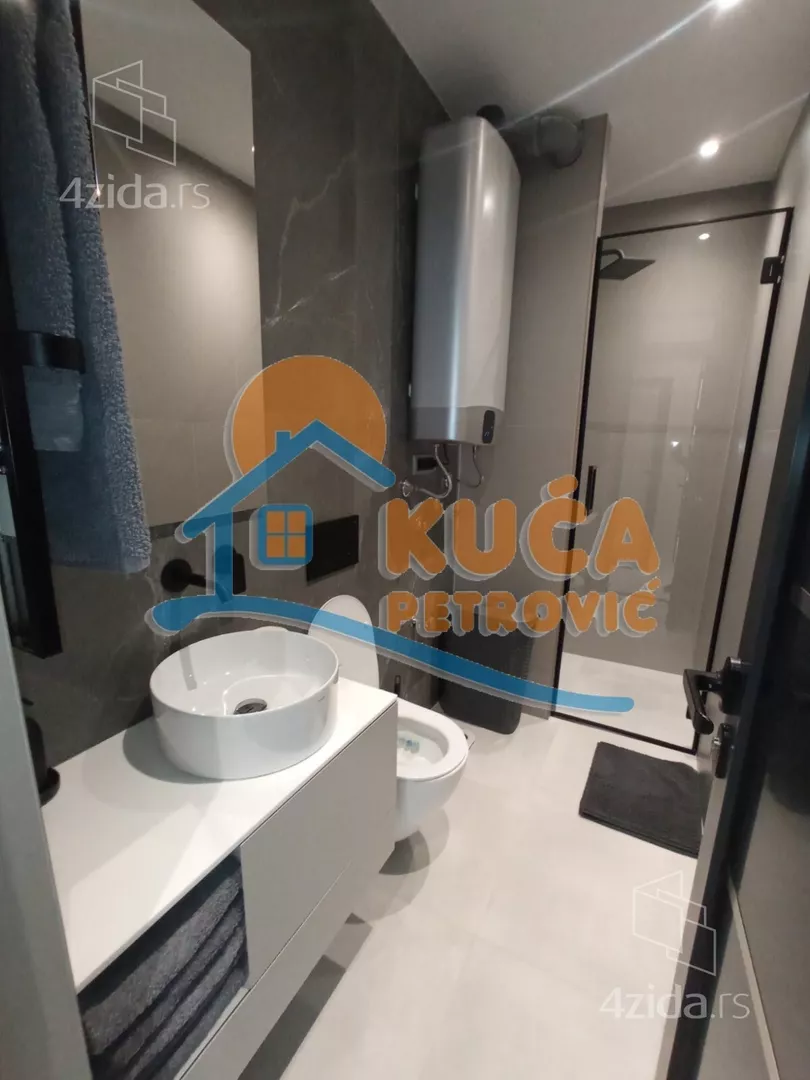 Lokal | 4zida