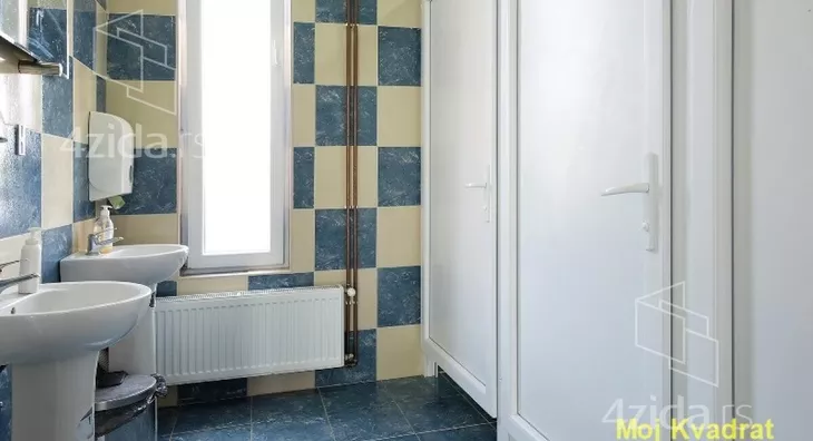 Poslovna zgrada | 4zida