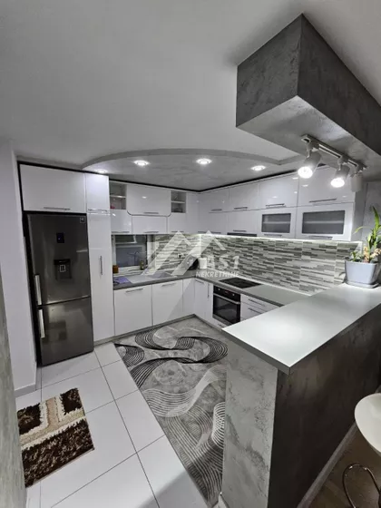 Jovana Popovića | 4zida.rs