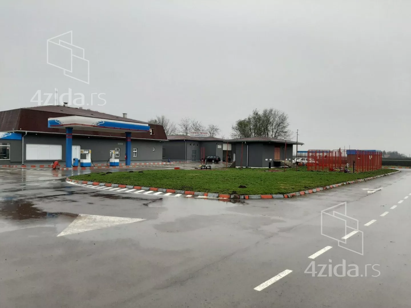 Poslovna zgrada | 4zida