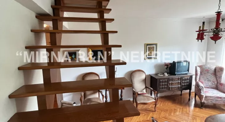 Četvoroiposoban stan | 4zida