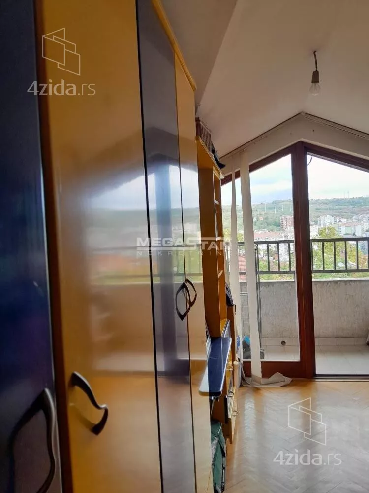 Šestosoban stan | 4zida