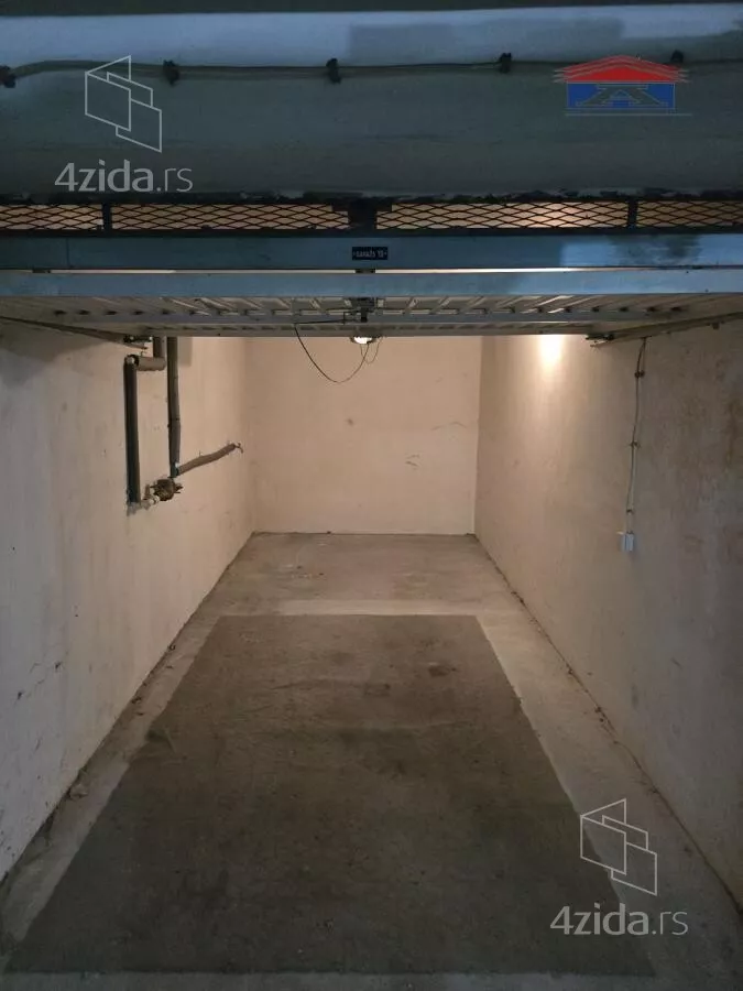 Garaža | 4zida