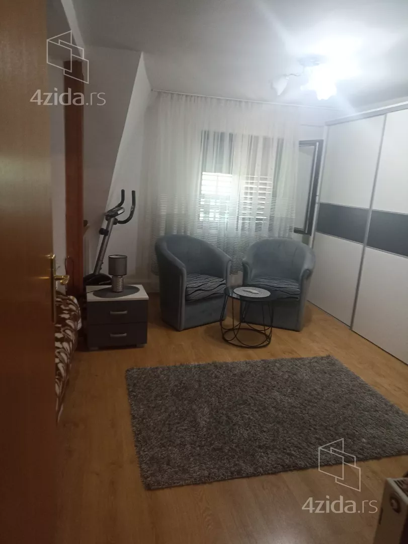 Poslovna zgrada | 4zida