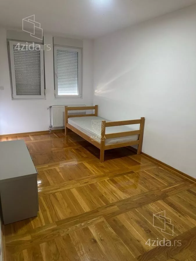 Četvoroiposoban stan | 4zida