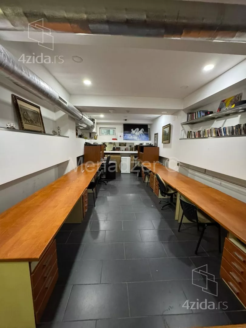 Poslovna zgrada | 4zida