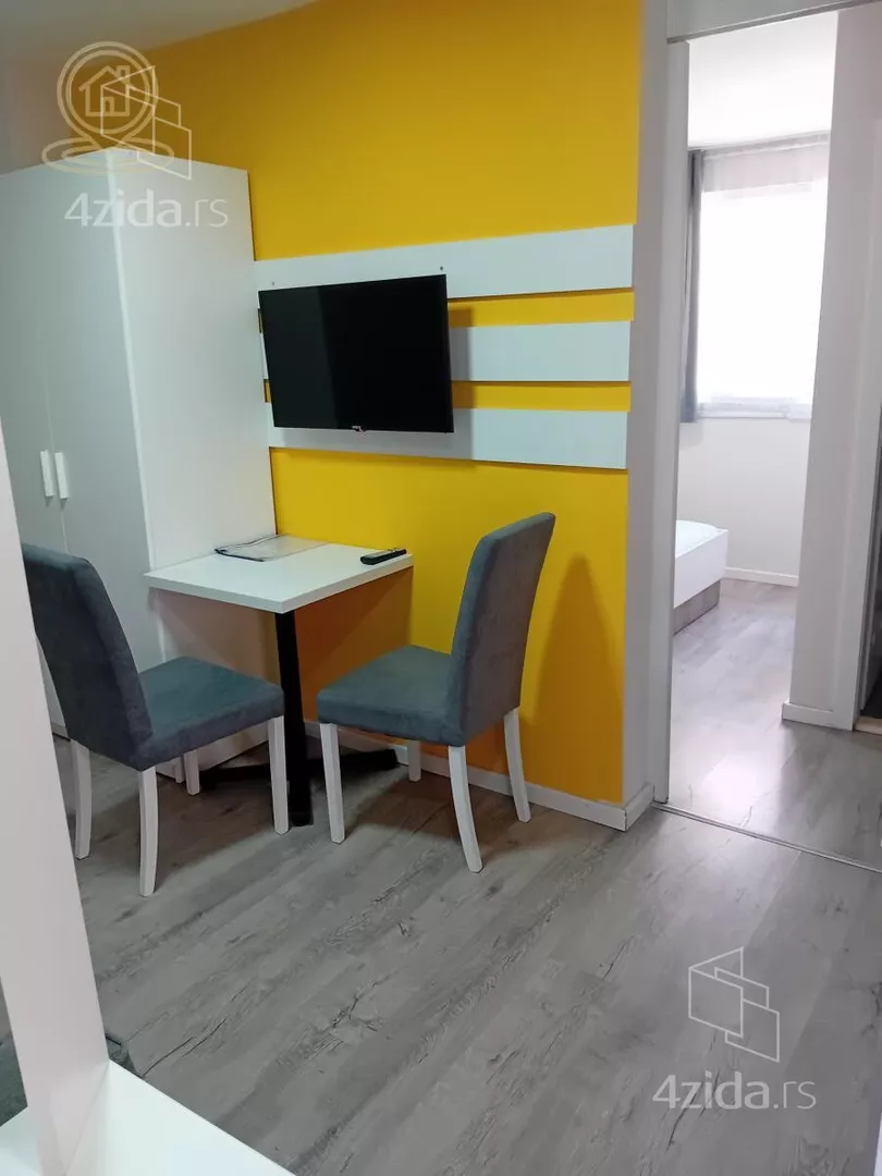 Poslovna zgrada | 4zida