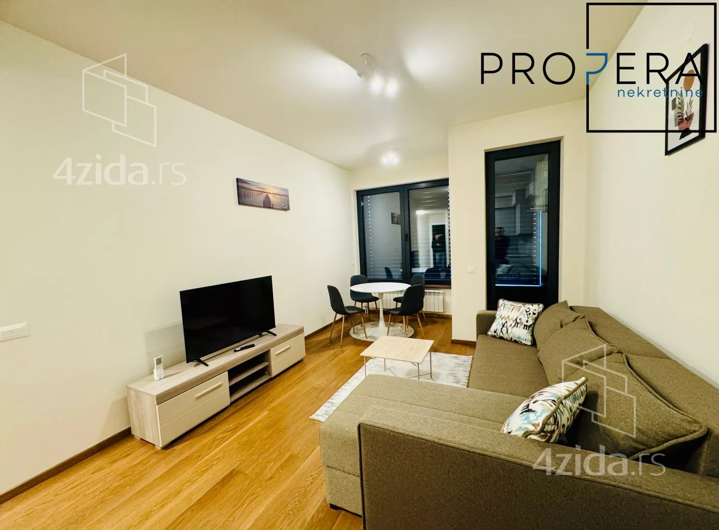 Jednoiposoban stan | 4zida