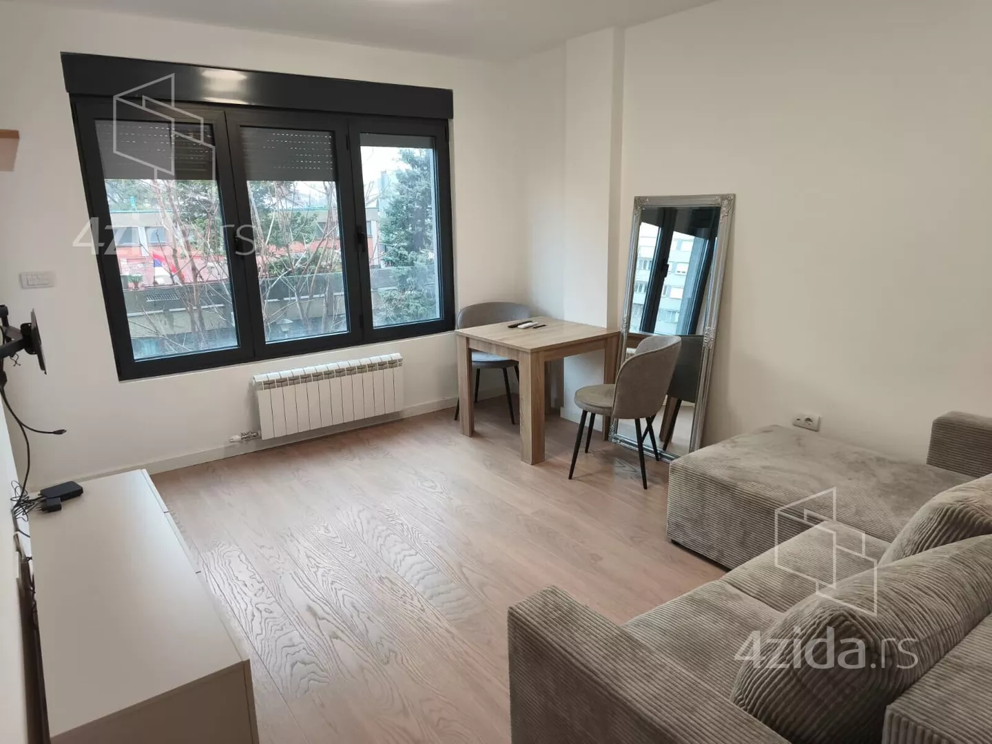 Jednoiposoban stan | 4zida