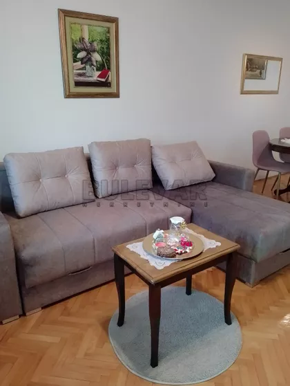 Rentgenova | 4zida.rs