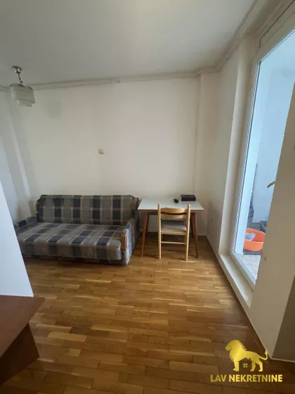 MOMČILA TAPAVICE | 4zida.rs