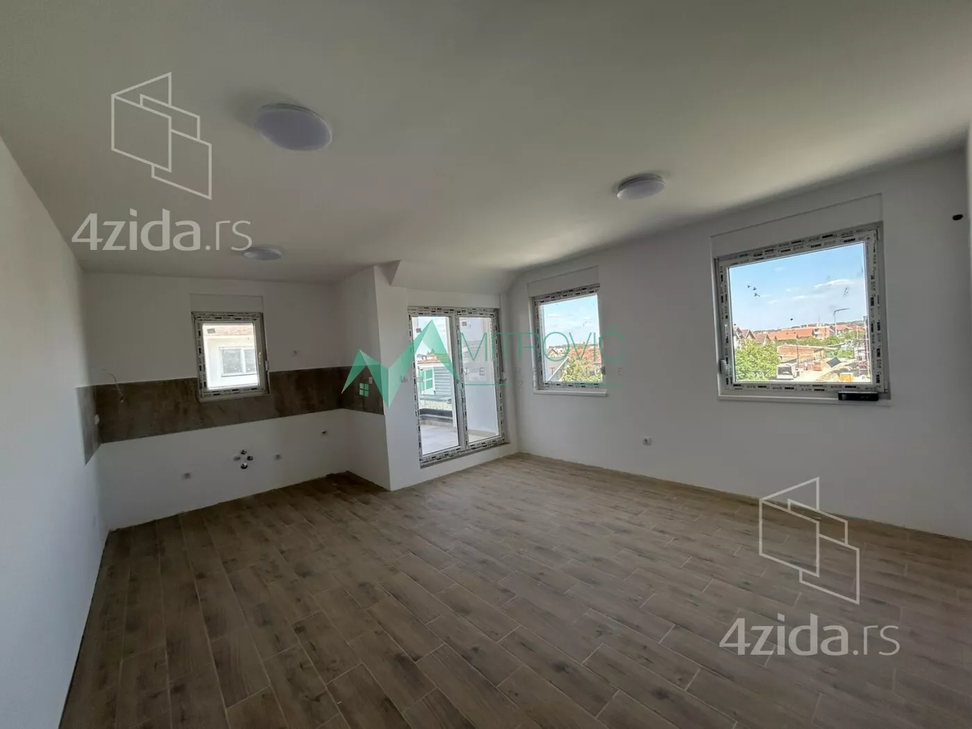 Troiposoban stan | 4zida