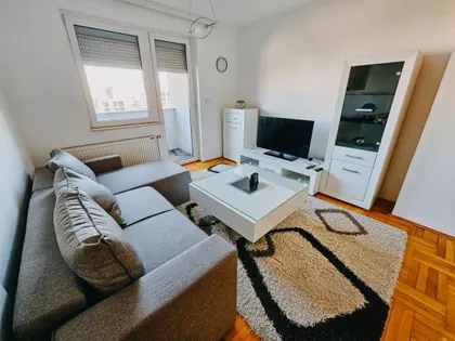 Crveni Pevac | 4zida.rs