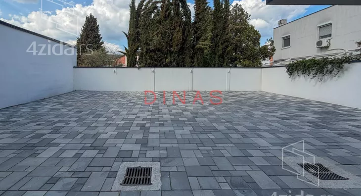 Šestosoban stan | 4zida