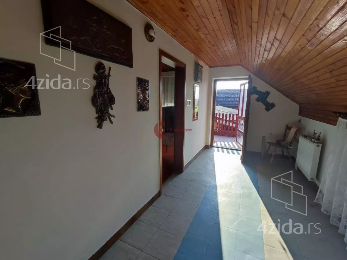 Poslovna zgrada | 4zida