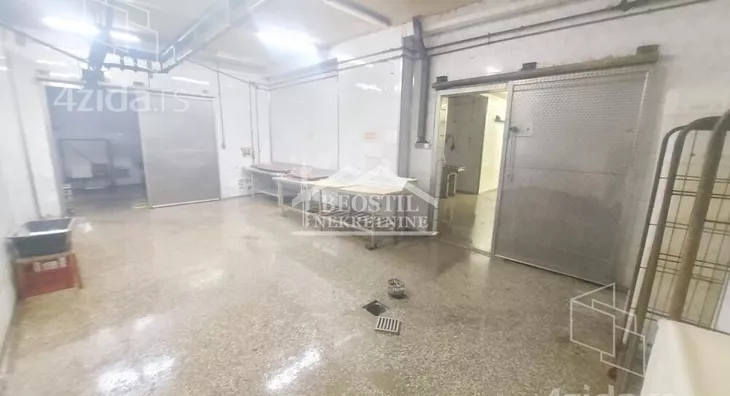 Poslovna zgrada | 4zida