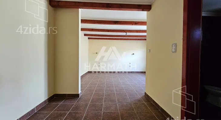 Poslovna zgrada | 4zida