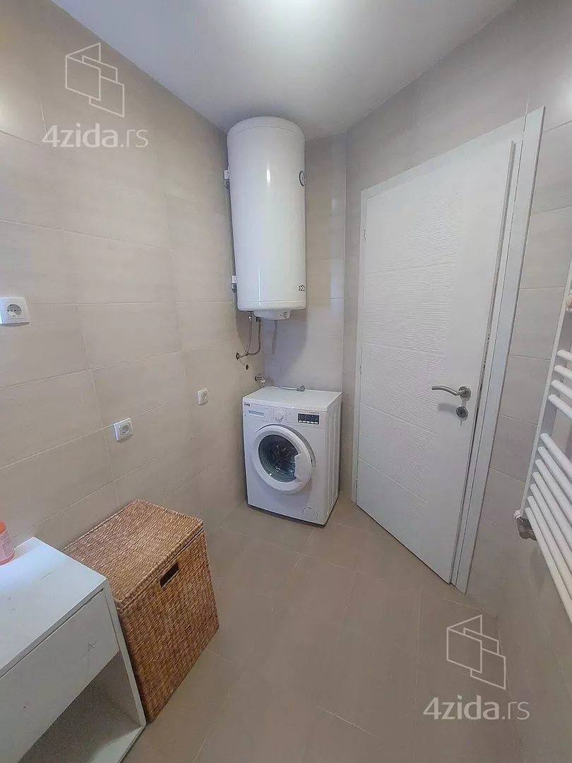 Četvoroiposoban stan | 4zida