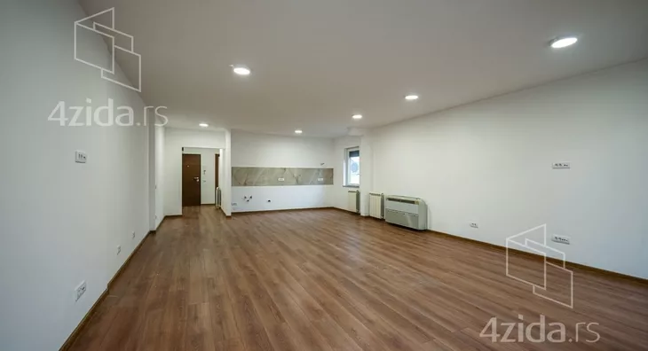 Četvoroiposoban stan | 4zida