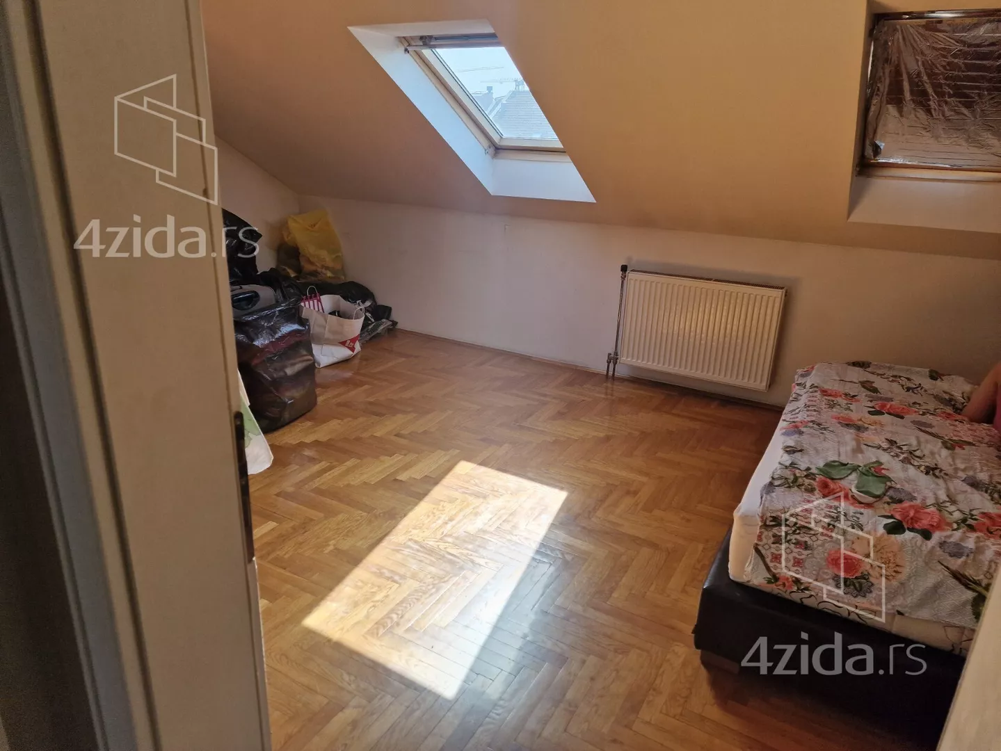 Petoiposoban stan | 4zida