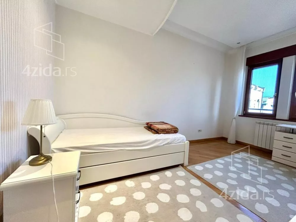 Četvoroiposoban stan | 4zida