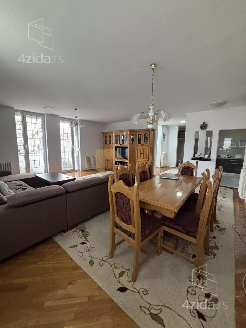 Petosoban stan | 4zida