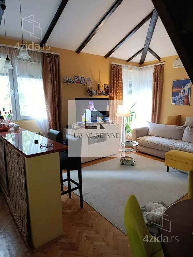 Troiposoban stan | 4zida