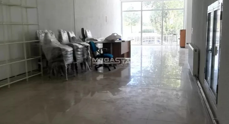 Poslovna zgrada | 4zida