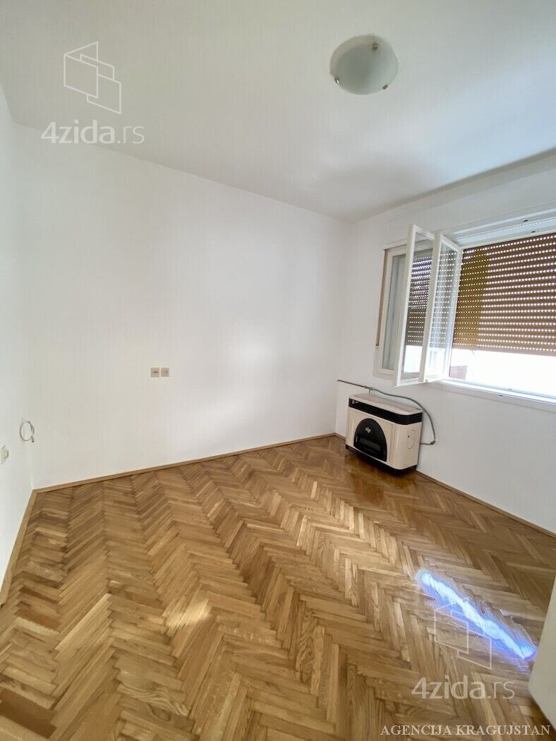 Pivara izdaje se — fotografija