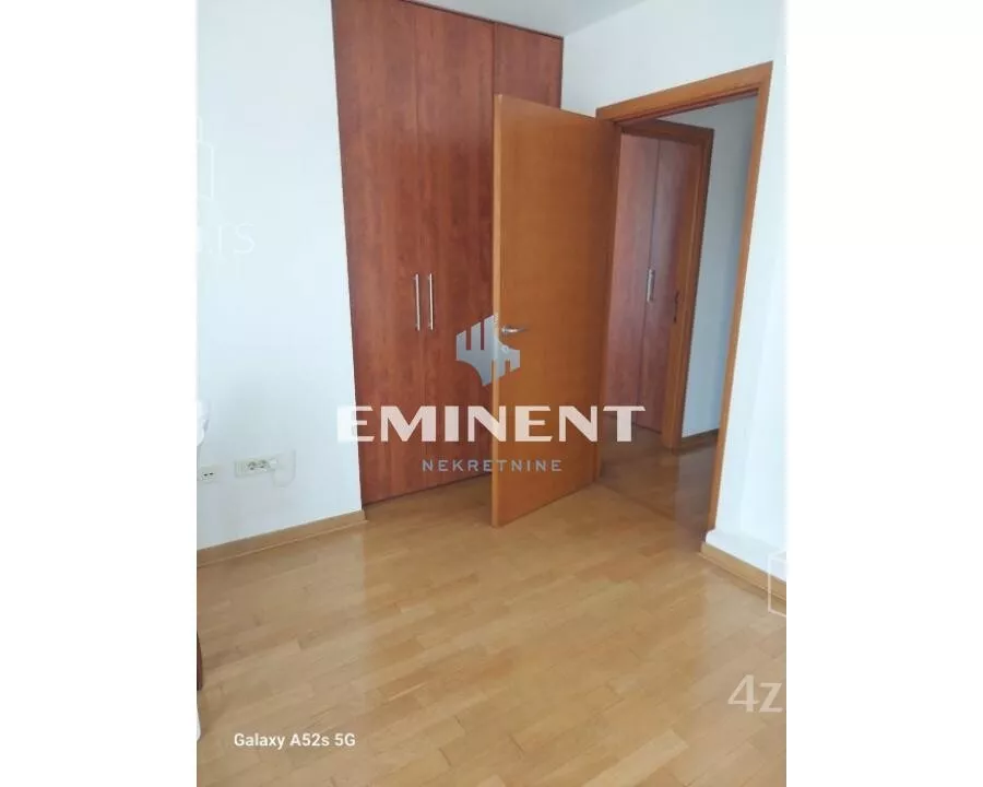 Četvoroiposoban stan | 4zida