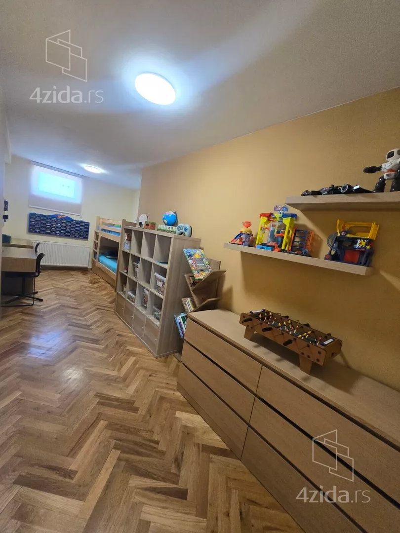 Troiposoban stan | 4zida