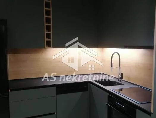 Četvoroiposoban stan | 4zida