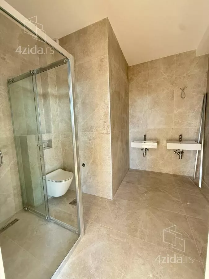 Petosoban stan | 4zida