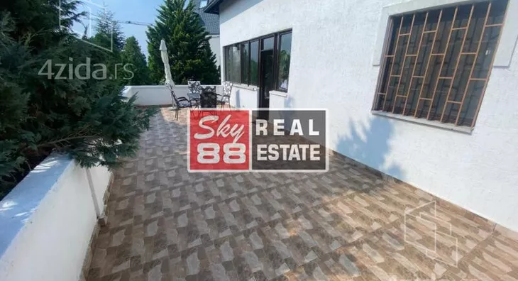 Šestosoban stan | 4zida